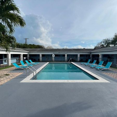 Hollywood Gardens Inn & Suites Kültér fotó